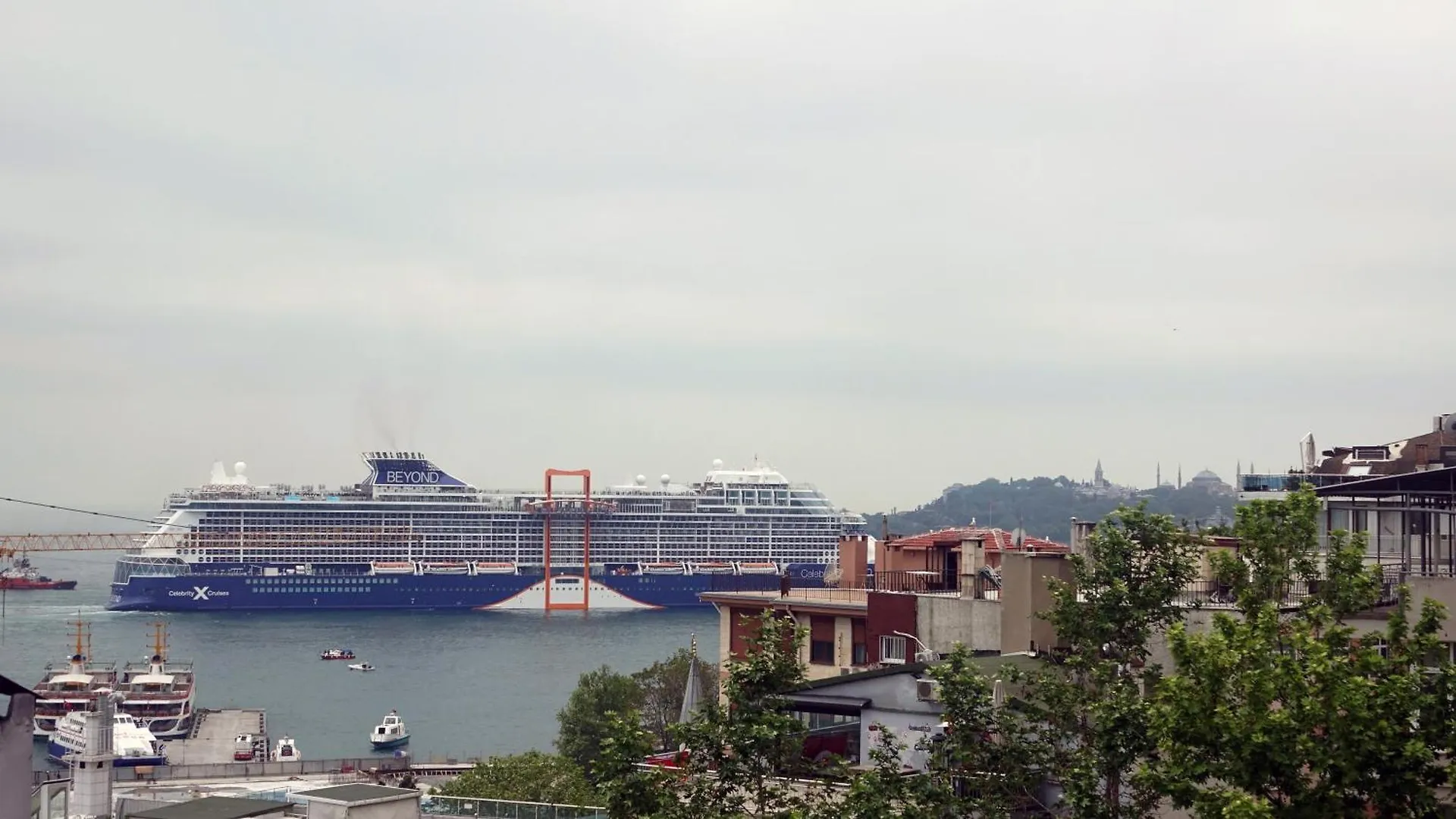 Bosphorus View-Airport Shutle-High Speed Wifi-Private Parking Apartment Istanbul