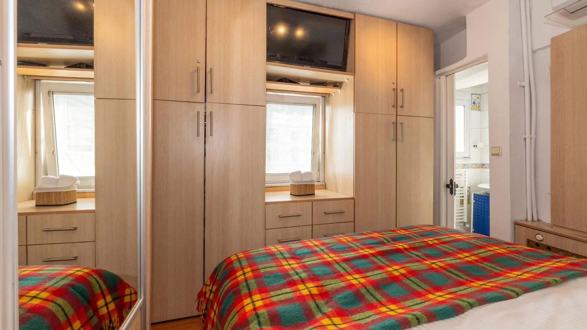 Bosphorus View-Airport Shutle-High Speed Wifi-Private Parking Apartment Istanbul 0*,  Turkey