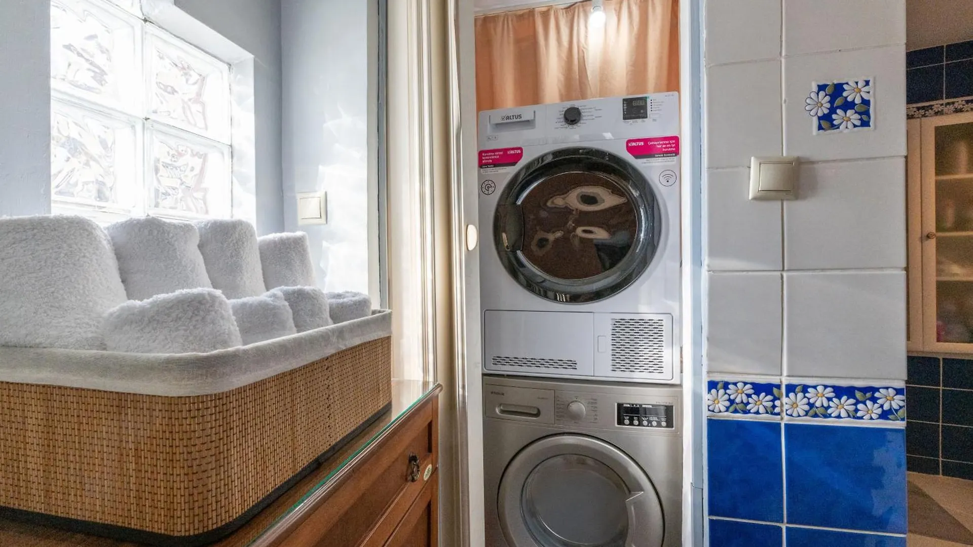 Bosphorus View-Airport Shutle-High Speed Wifi-Private Parking Apartment Istanbul Turkey