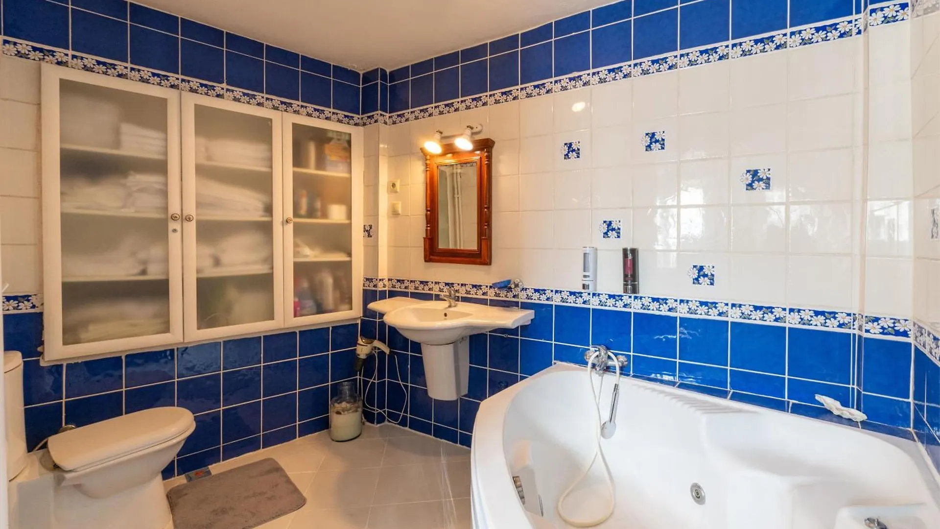 Bosphorus View-Airport Shutle-High Speed Wifi-Private Parking Apartment Istanbul